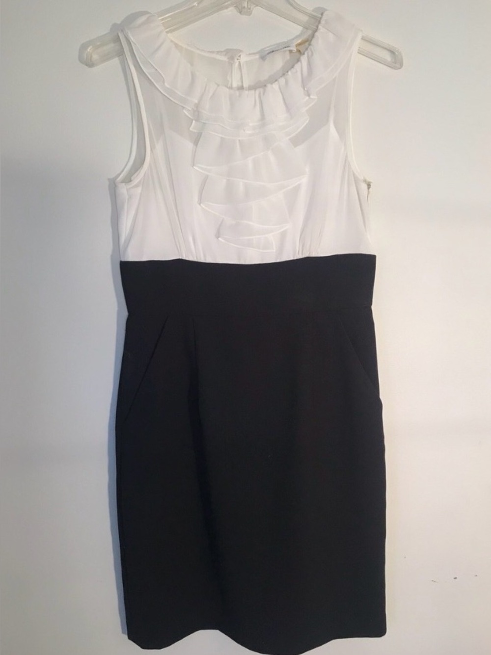 Calvin Klein Elegant Black and White Ruffle Dress 👗 size two womens nwt